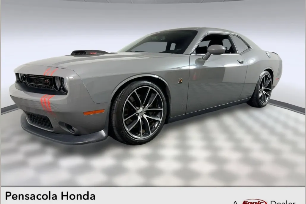 2017 Dodge Challenger 392 Scat Pack Shaker photo 1