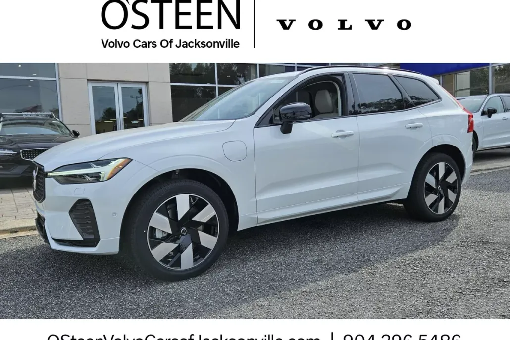 2025 Volvo XC60 Hybrid T8 Plus photo 1