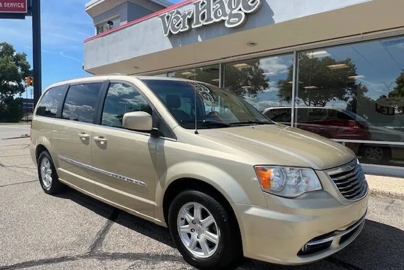 2011 Chrysler Town & Country Touring photo 1