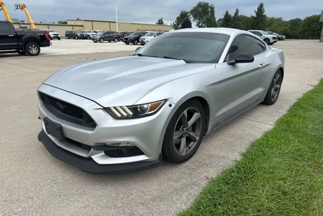 2015 Ford Mustang V6 photo 1