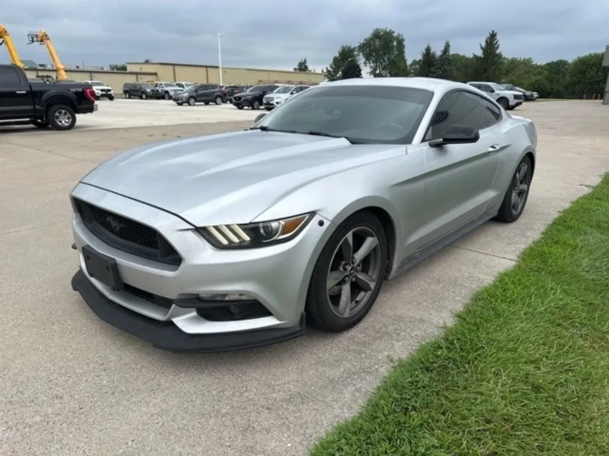 2015 Ford Mustang V6 photo 1