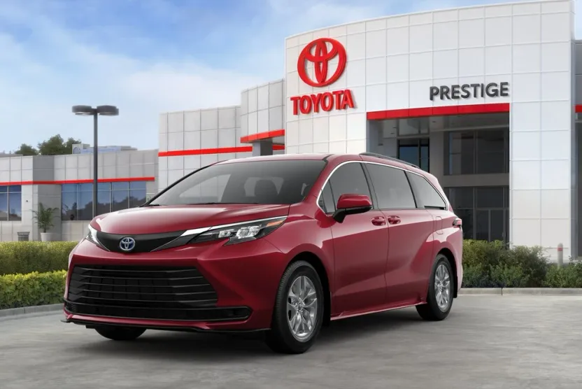 2025 Toyota Sienna LE photo 1