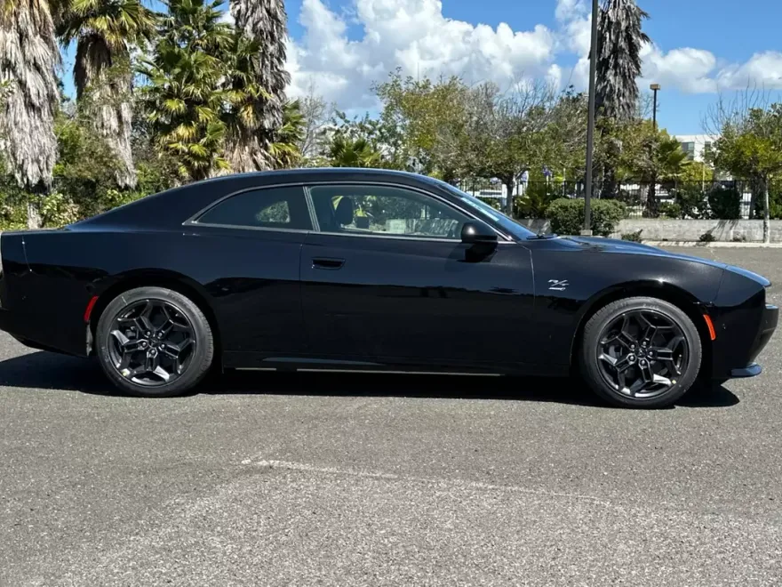2025 Dodge Charger R/T photo 2