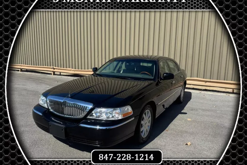2011 Lincoln Town Car Signature Limited photo 1