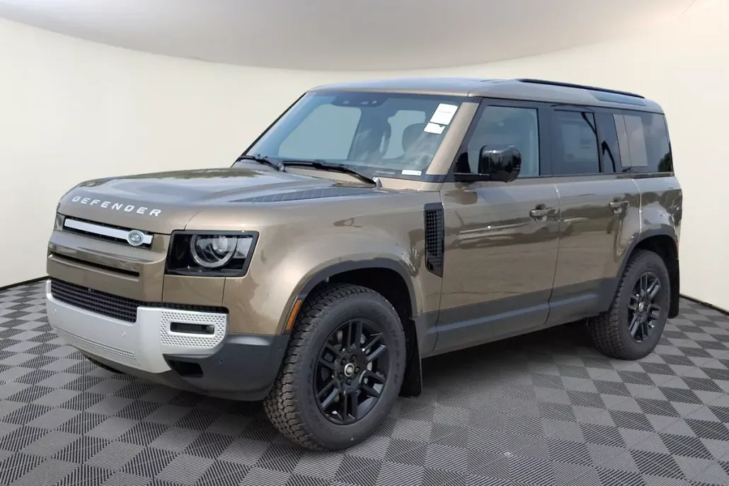 2025 Land Rover Defender 110 photo 1