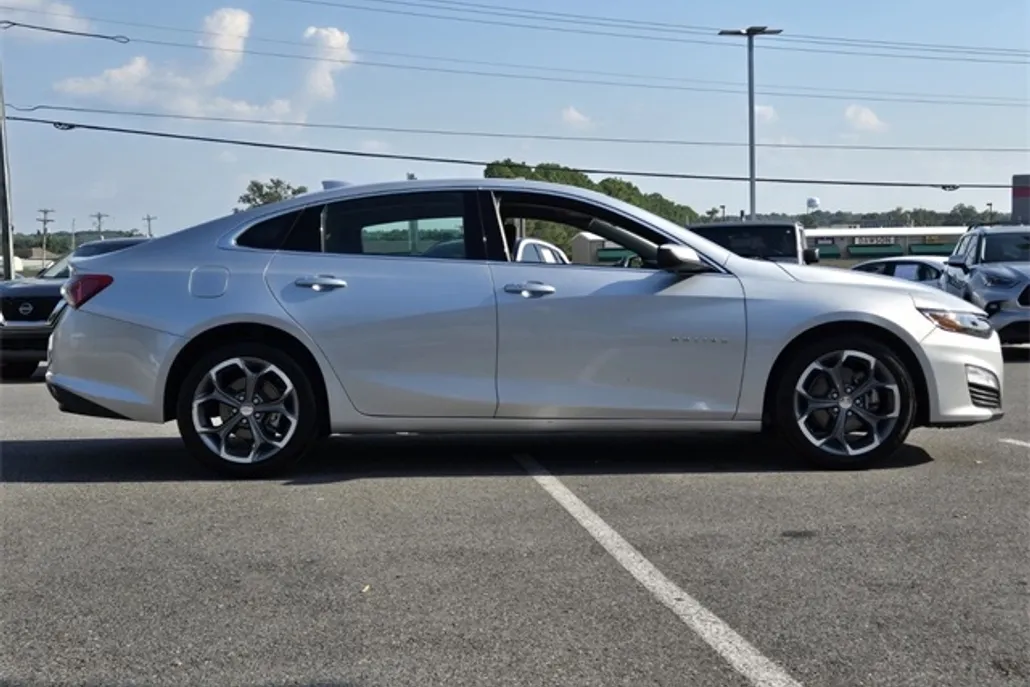 2022 Chevrolet Malibu 1LT photo 1