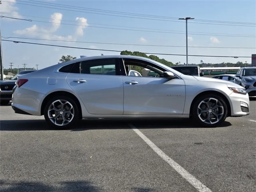 2022 Chevrolet Malibu 1LT photo 1