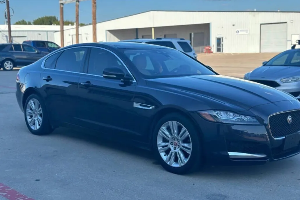 2016 Jaguar XF 35t Premium photo 1