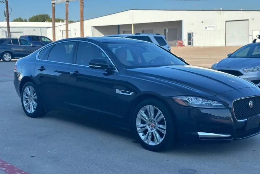 2016 Jaguar XF 35t Premium photo 1