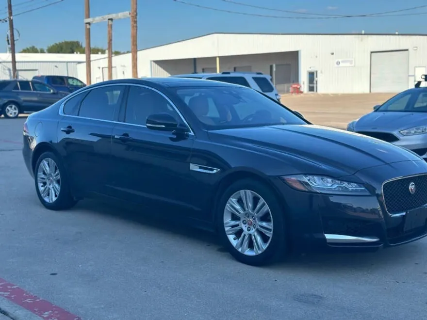 2016 Jaguar XF 35t Premium photo 1