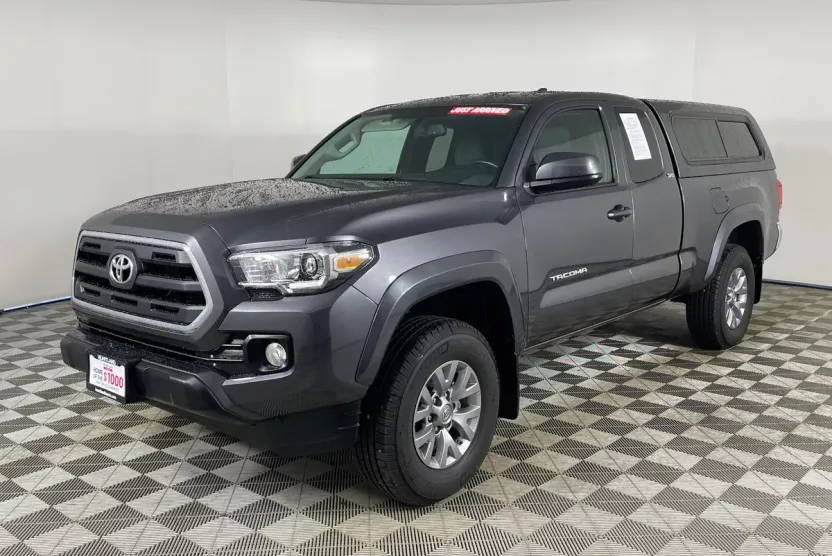 2017 Toyota Tacoma SR5 V6 photo 1