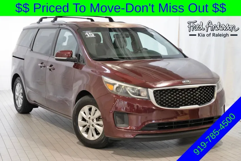2015 Kia Sedona LX photo 1