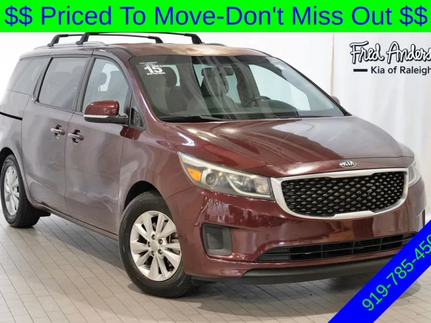 2015 Kia Sedona LX photo 1