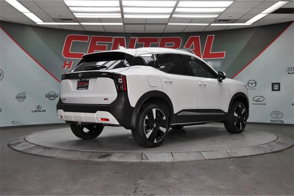 2025 Nissan Kicks SR photo 1