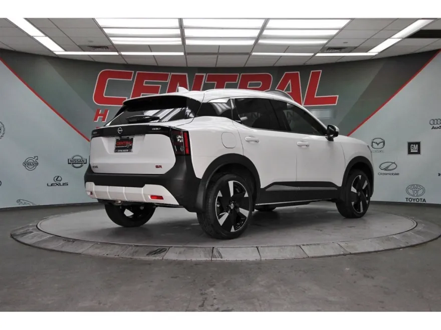 2025 Nissan Kicks SR photo 1