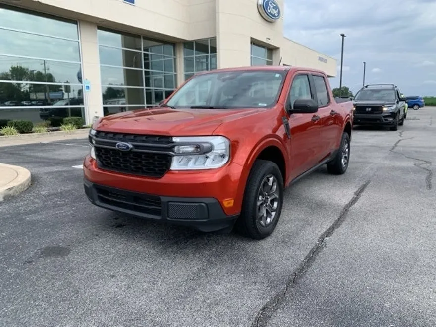 2022 Ford Maverick XLT photo 1