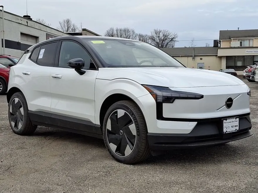 2025 Volvo EX30 Plus photo 1