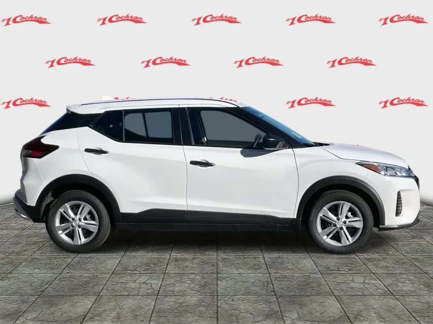 2025 Nissan Kicks Play S photo 1