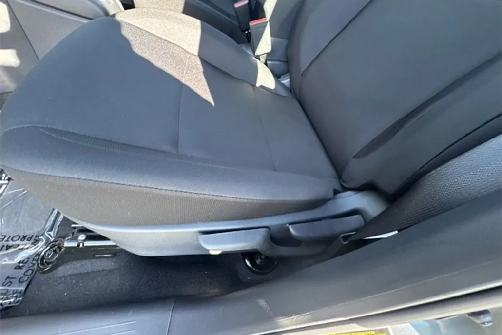 2025 Nissan Kicks Play S photo 1