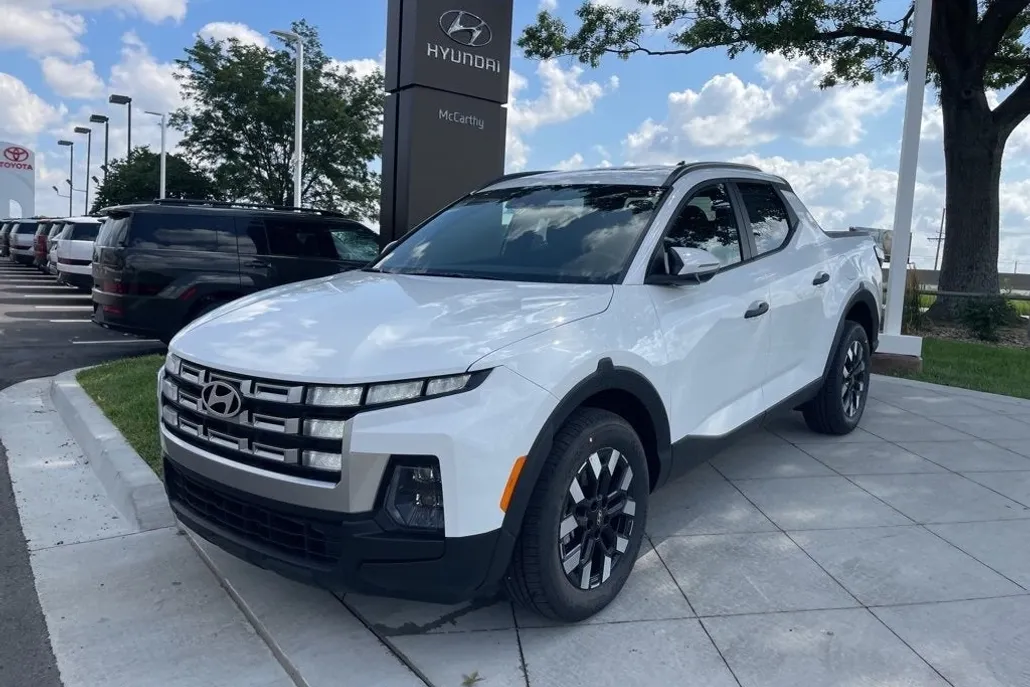2025 Hyundai Santa Cruz SEL Activity photo 1