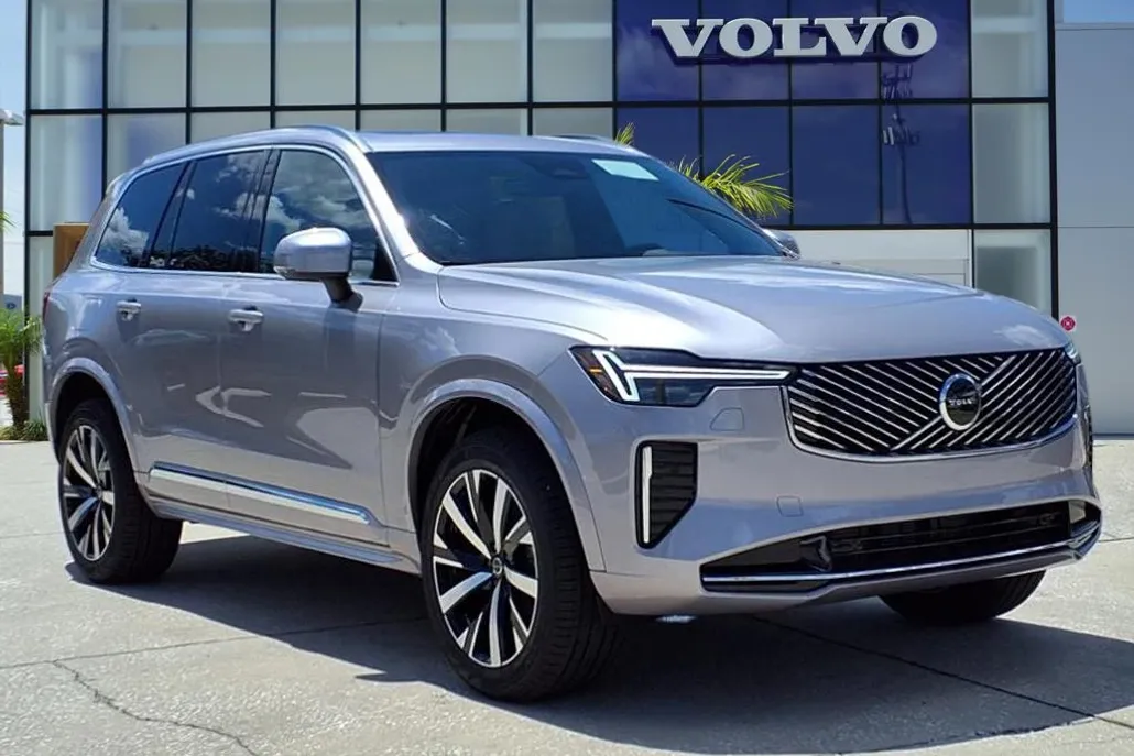 2026 Volvo XC90 B5 Core photo 1