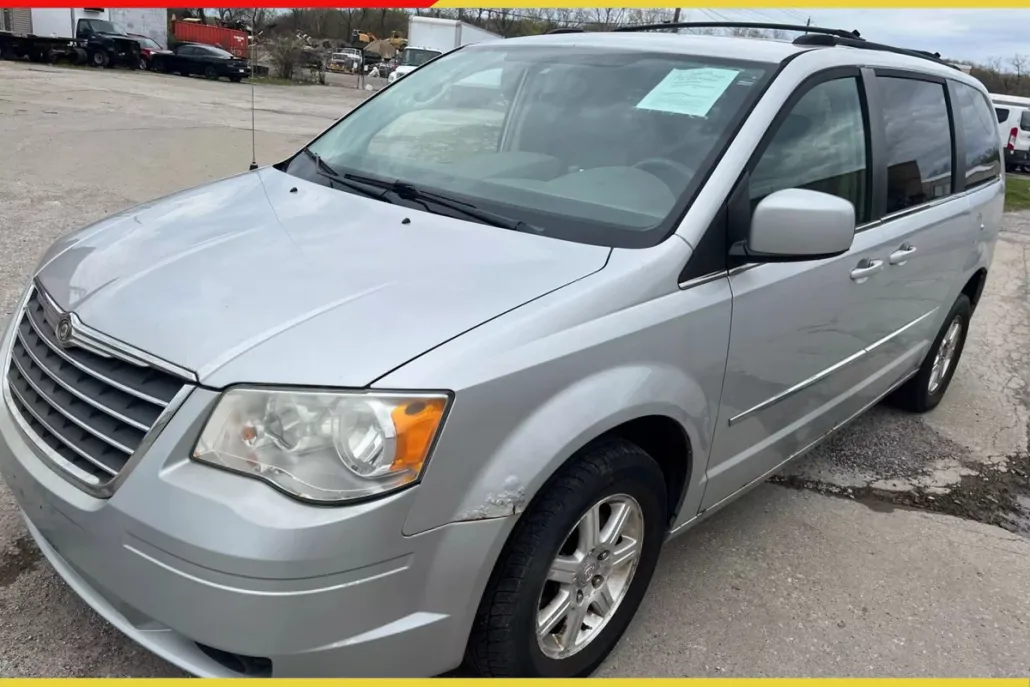 2009 Chrysler Town & Country Touring photo 1