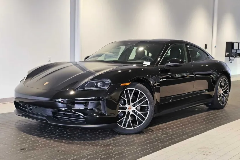 2025 Porsche Taycan photo 1