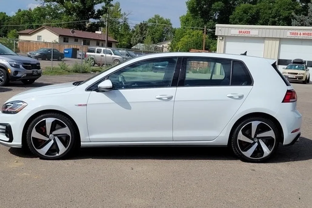 2019 Volkswagen Golf GTI SE photo 1