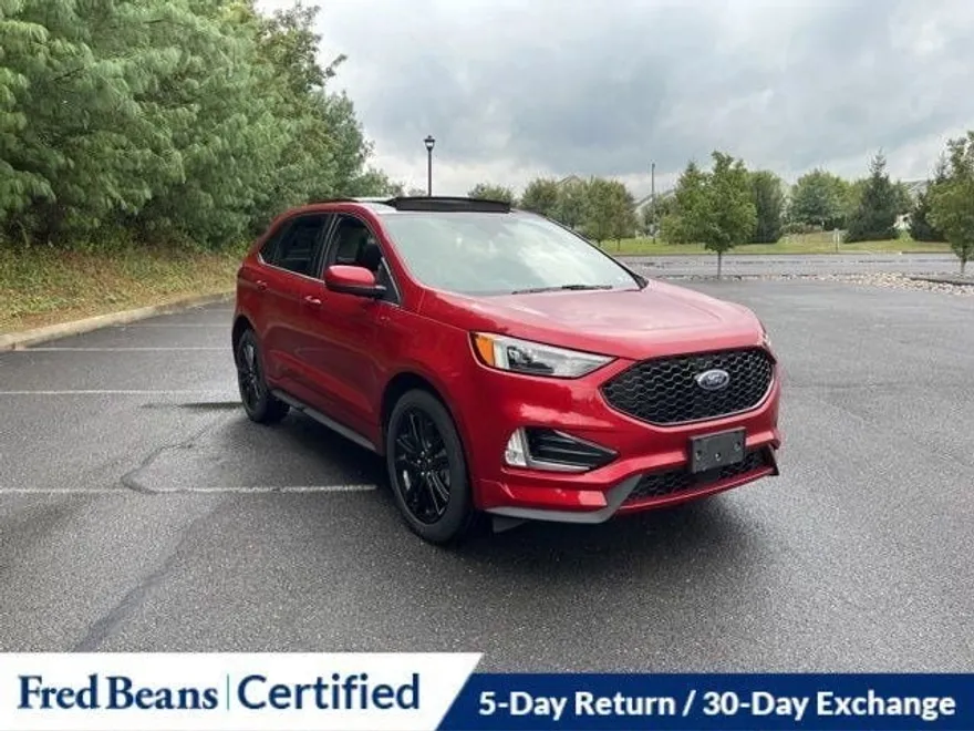 2022 Ford Edge ST photo 1