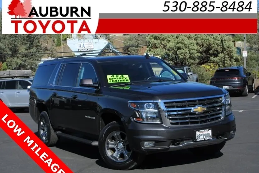2017 Chevrolet Suburban LT photo 1