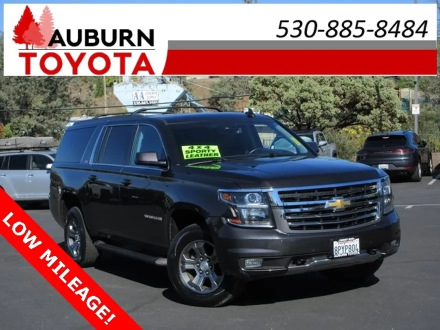 2017 Chevrolet Suburban LT photo 1