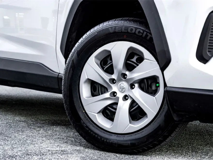 2024 Toyota RAV4 LE photo 1