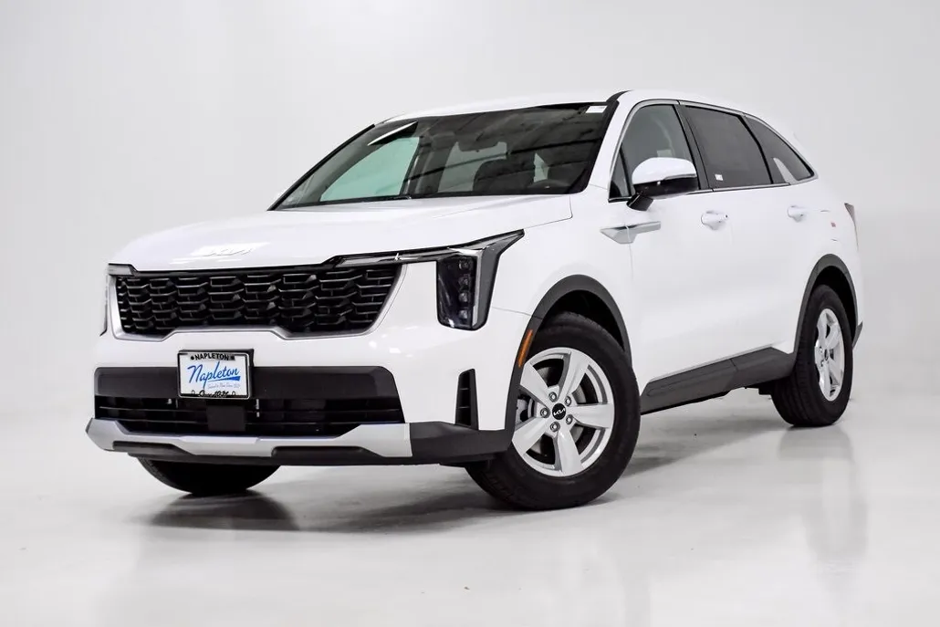 2024 Kia Sorento LX photo 1
