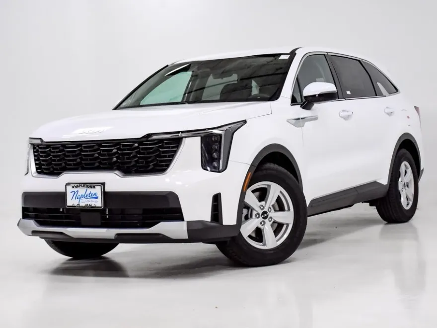 2024 Kia Sorento LX photo 1