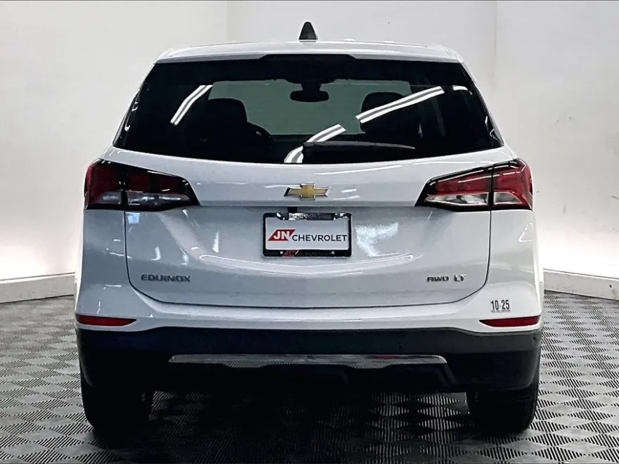 2023 Chevrolet Equinox LT photo 1