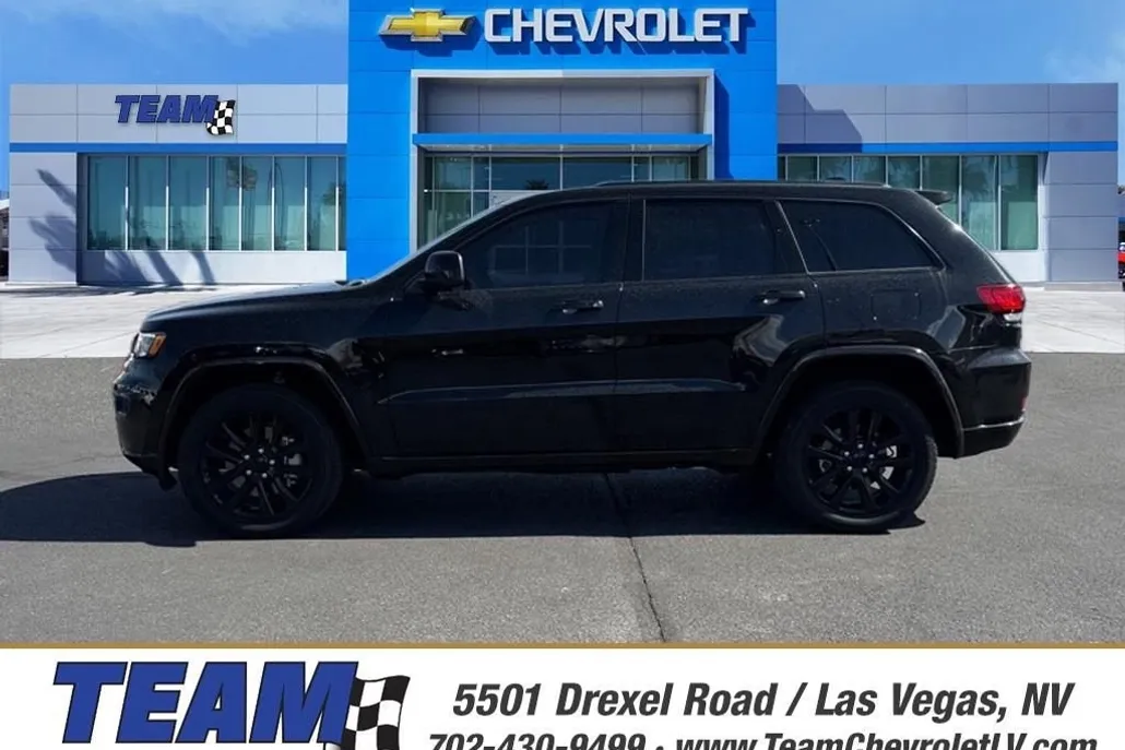 2022 Jeep Cherokee Laredo photo 1