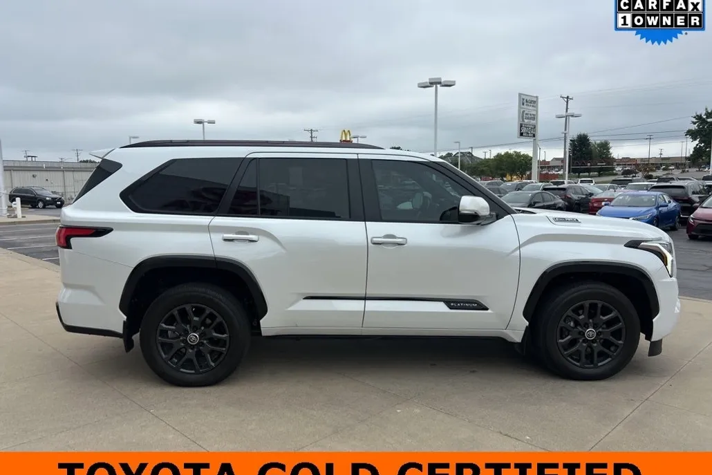 2024 Toyota Sequoia Platinum photo 1