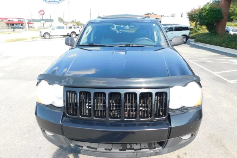 2010 Jeep Grand Cherokee Laredo photo 1