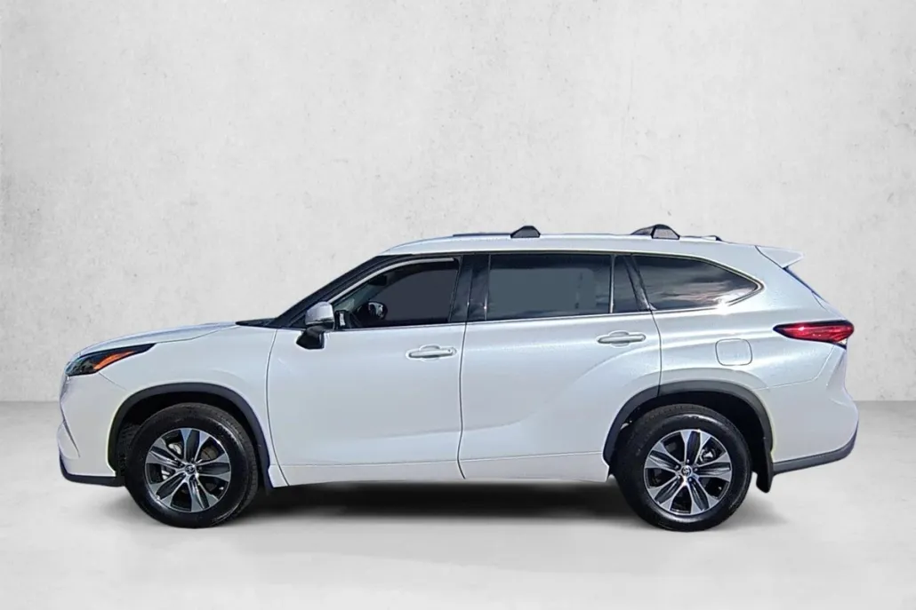 2022 Toyota Highlander XLE photo 1