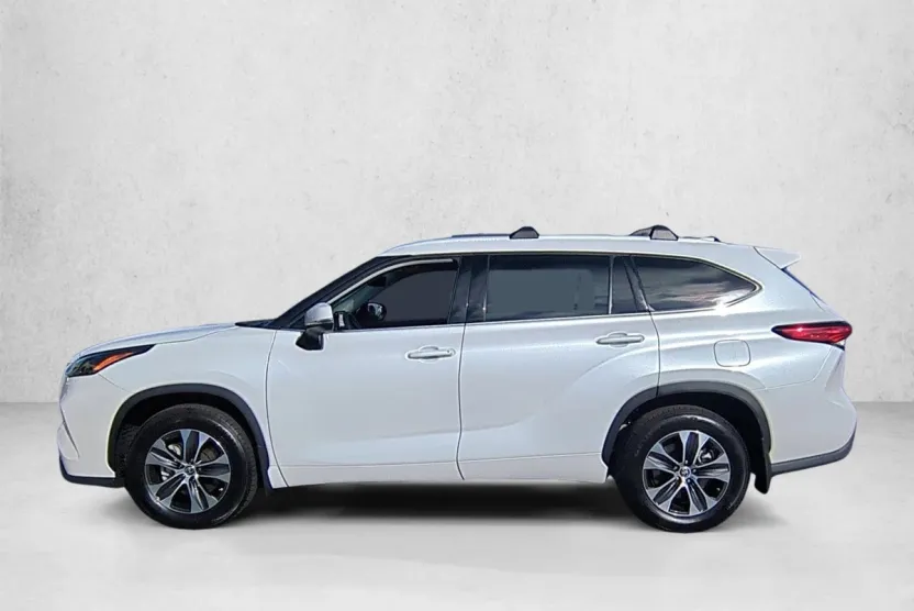 2022 Toyota Highlander XLE photo 1