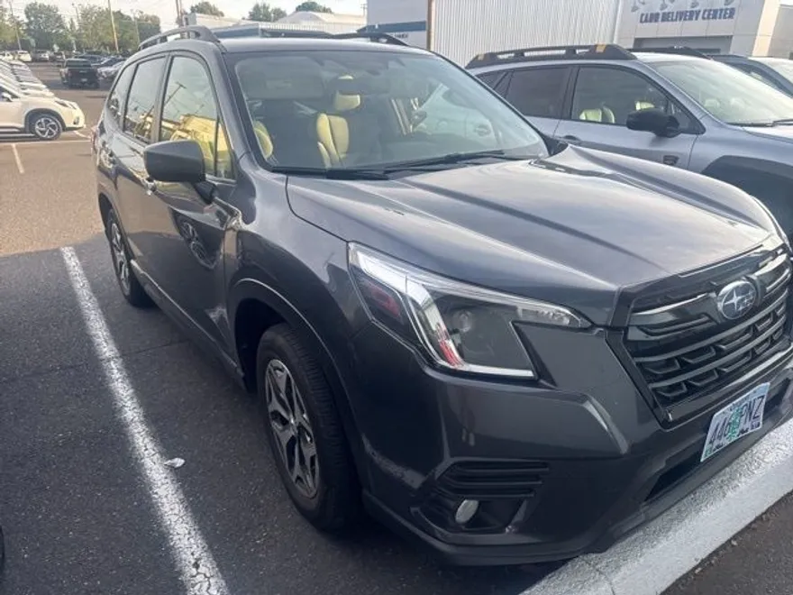 2023 Subaru Forester Premium photo 1