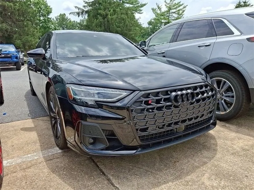 2023 Audi S8 Base photo 1
