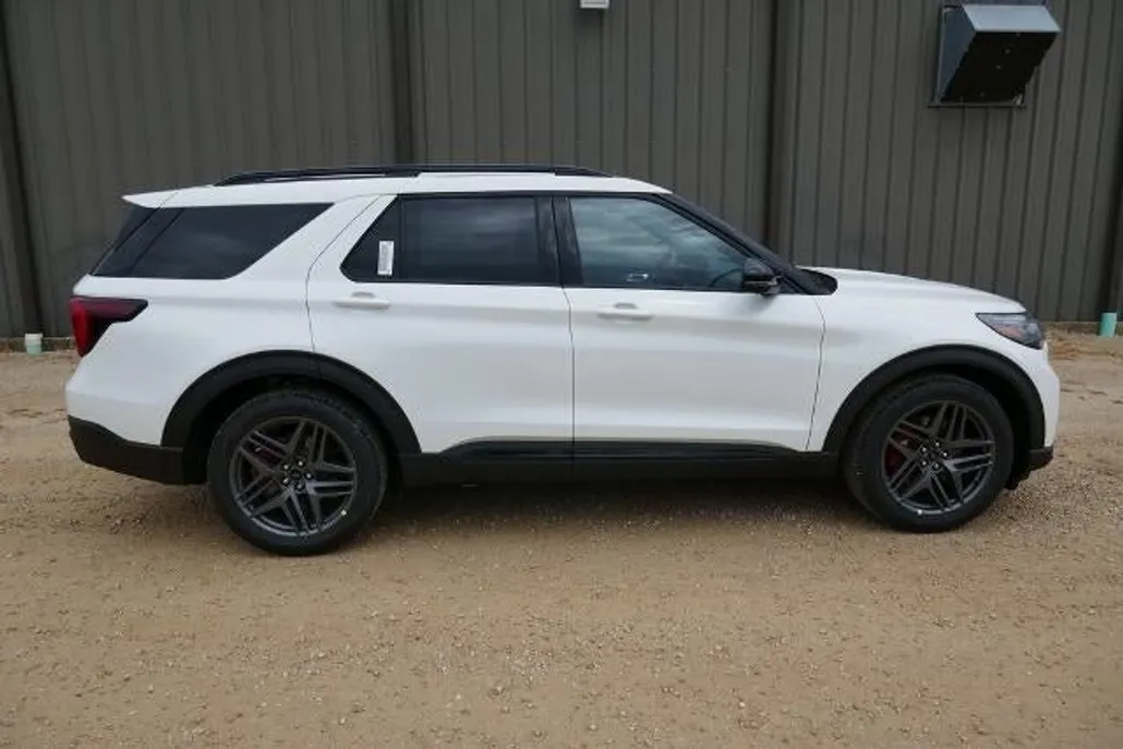 2025 Ford Explorer ST photo 1