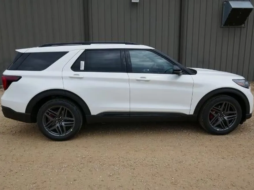 2025 Ford Explorer ST photo 1