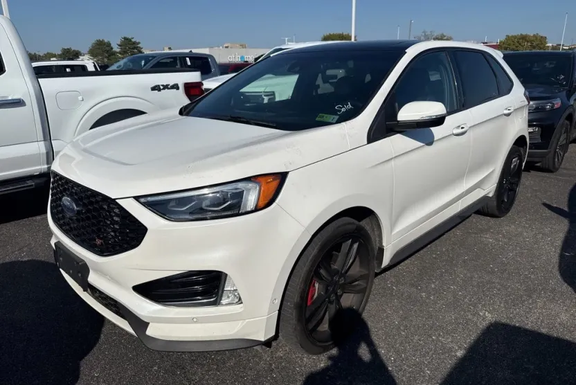 2020 Ford Edge ST photo 1