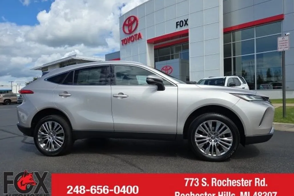 2023 Toyota Venza XLE photo 1