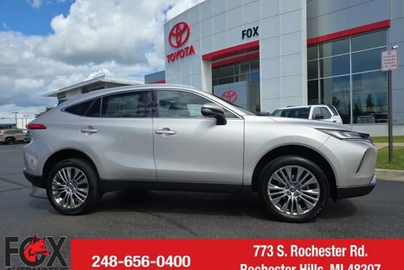 2023 Toyota Venza XLE photo 1