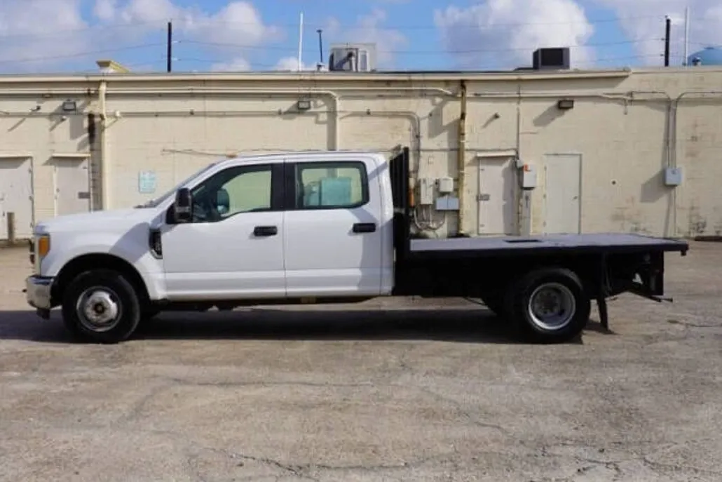 2017 Ford F-350 XL photo 1
