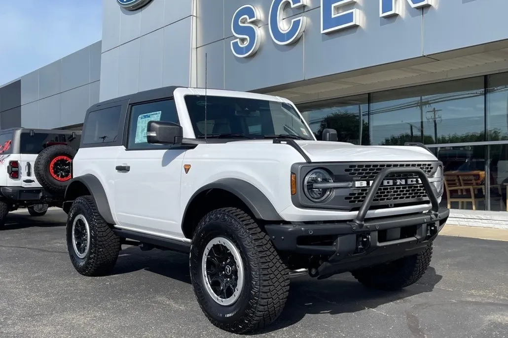 2023 Ford Bronco photo 1