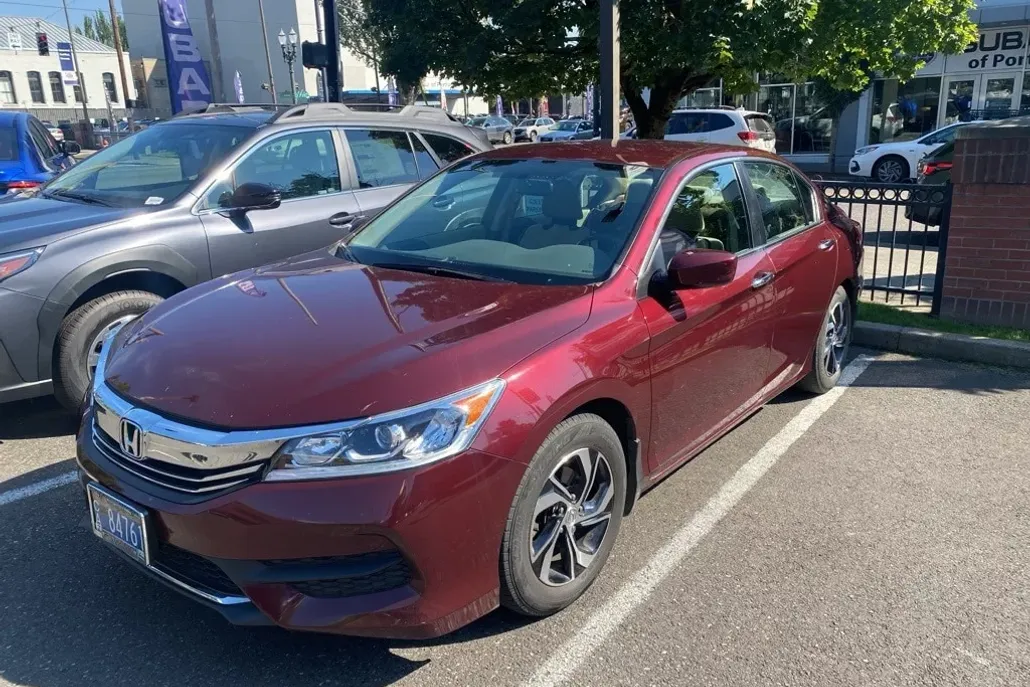 2016 Honda Accord LX photo 1